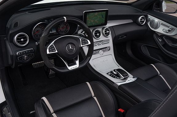 Mercedes-Benz C63 11 of 24