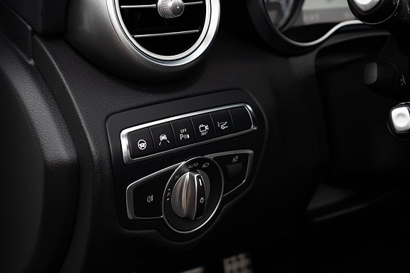 Mercedes-Benz C63 15 of 24