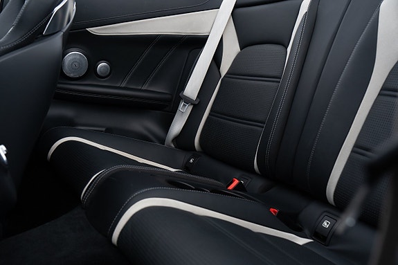 Mercedes-Benz C63 14 of 24