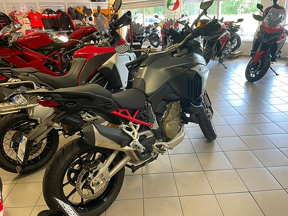 Ducati Multistrada V4S 3 of 5