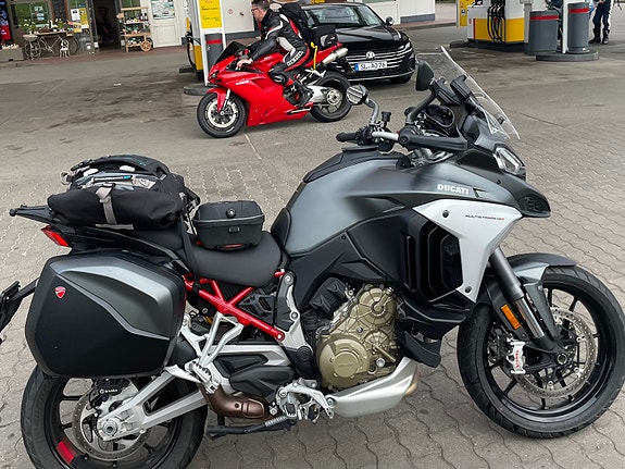 Ducati Multistrada V4S 2 of 5