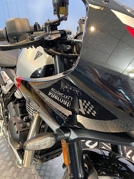Triumph THRUXTON 400 13 of 17