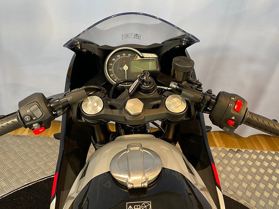 Triumph THRUXTON 400 10 of 17