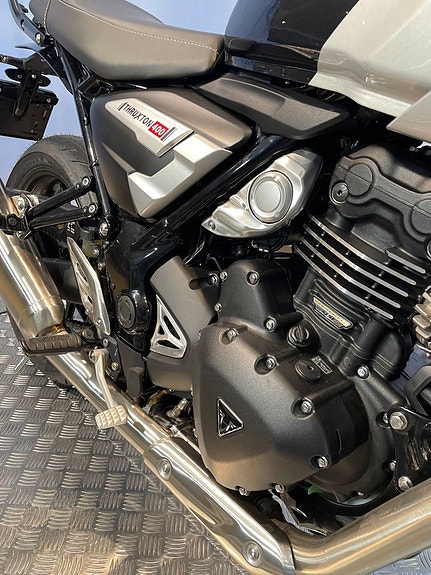 Triumph THRUXTON 400 14 of 17