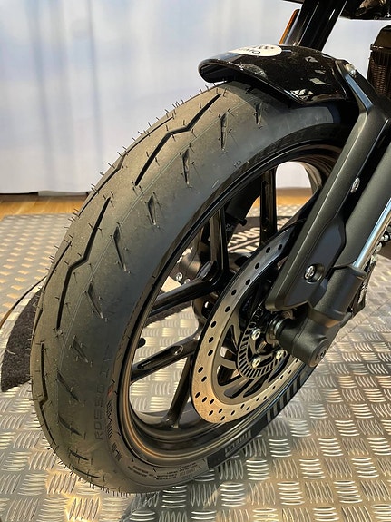 Triumph THRUXTON 400 11 of 17
