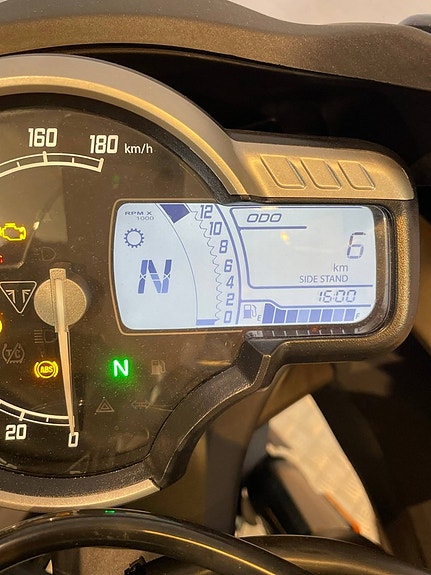 Triumph THRUXTON 400 9 of 17