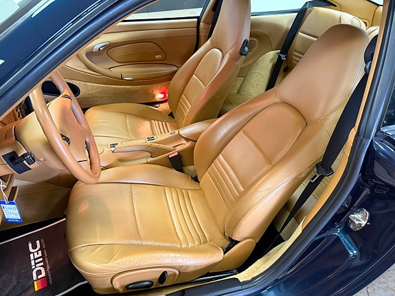 Porsche 911 Carrera 4 14 of 26