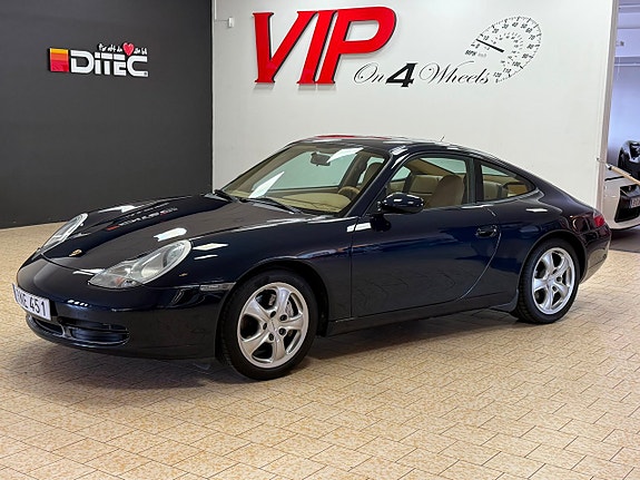 Porsche 911 Carrera 4 2 of 26
