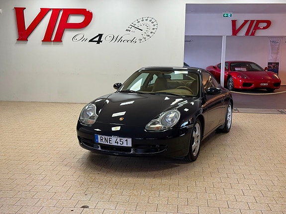 Porsche 911 Carrera 4 3 of 26