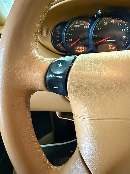 Porsche 911 Carrera 4 22 of 26