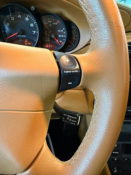 Porsche 911 Carrera 4 21 of 26