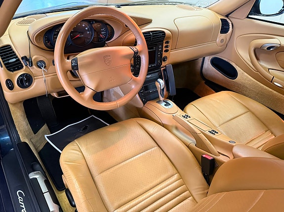 Porsche 911 Carrera 4 15 of 26