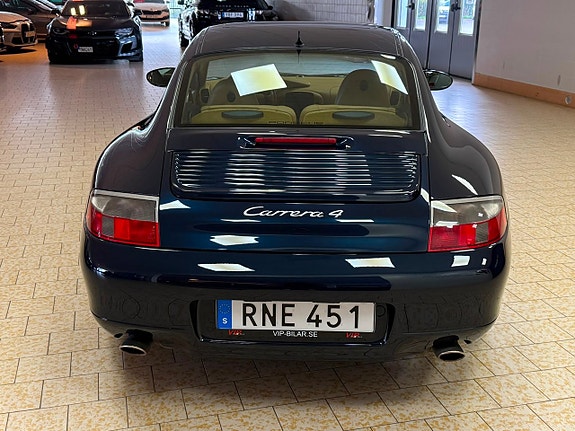Porsche 911 Carrera 4 6 of 26