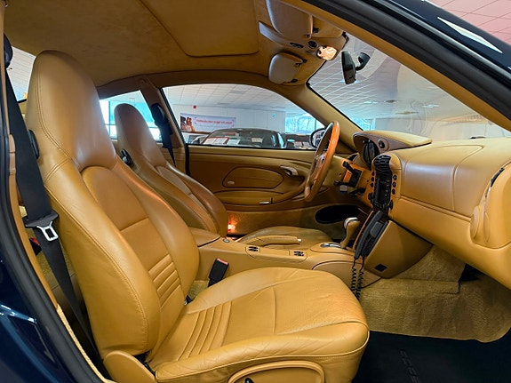 Porsche 911 Carrera 4 18 of 26