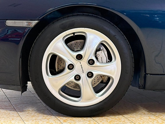 Porsche 911 Carrera 4 12 of 26