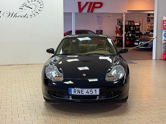 Porsche 911 Carrera 4 10 of 26