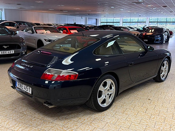Porsche 911 Carrera 4 7 of 26