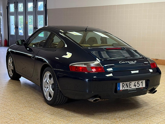Porsche 911 Carrera 4 5 of 26