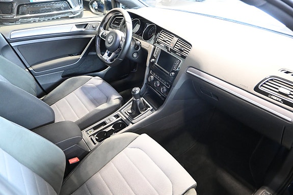 Volkswagen Golf VII 10 of 27