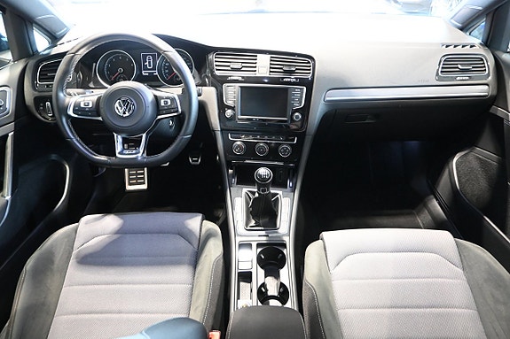 Volkswagen Golf VII 9 of 27