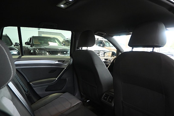 Volkswagen Golf VII 12 of 27