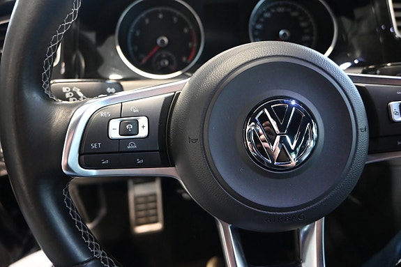 Volkswagen Golf VII 15 of 27