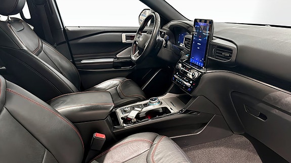 Ford Explorer 3 of 9
