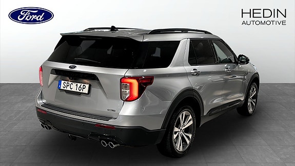 Ford Explorer 2 of 9