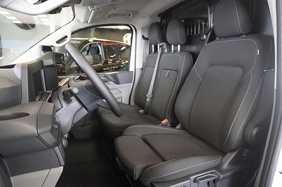 Ford Transit Custom 8 of 16