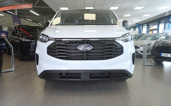 Ford Transit Custom 2 of 16