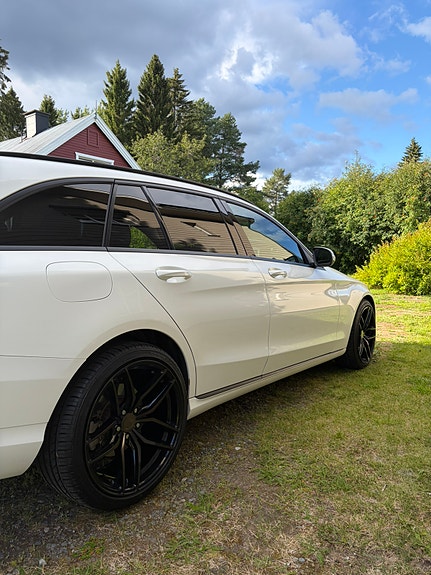 Mercedes-Benz C250 3 of 10