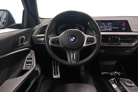 BMW 118i 9 of 17