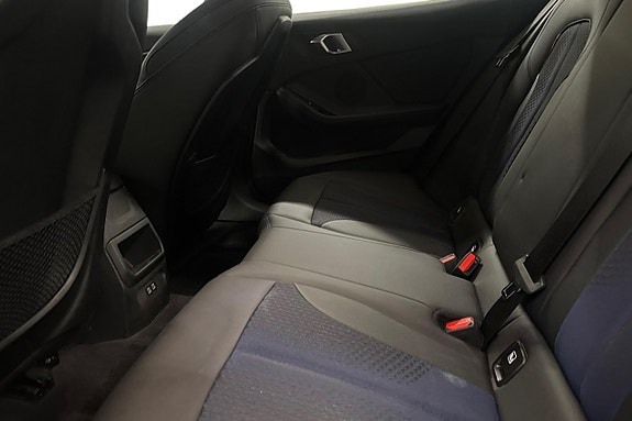 BMW 118i 11 of 17
