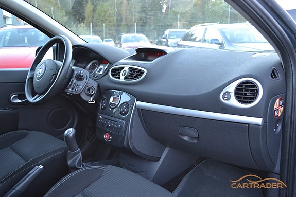Renault Clio 10 of 17