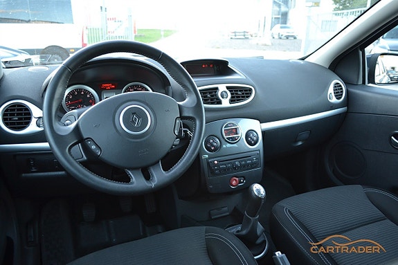 Renault Clio 13 of 17