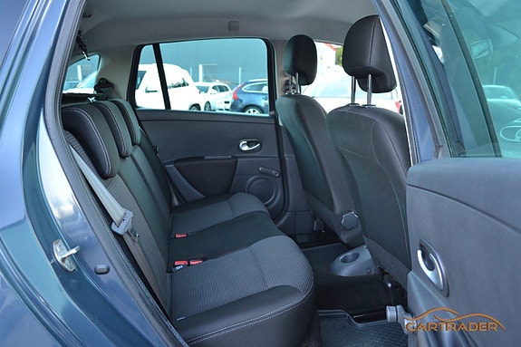 Renault Clio 11 of 17
