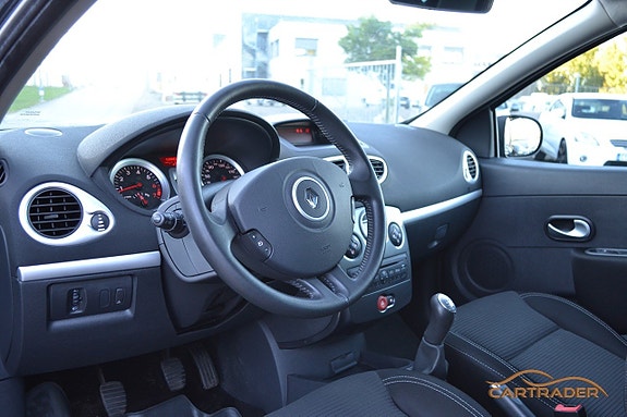 Renault Clio 8 of 17