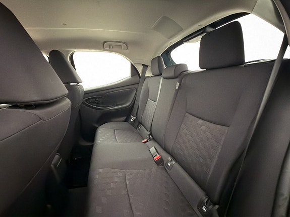 Toyota Yaris 25 of 30
