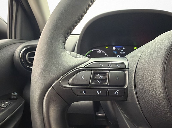 Toyota Yaris 15 of 30