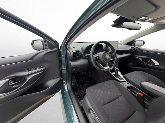 Toyota Yaris 10 of 30