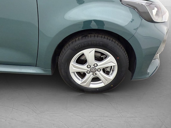 Toyota Yaris 30 of 30
