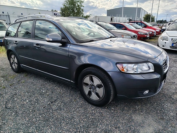Volvo V50 2 of 25