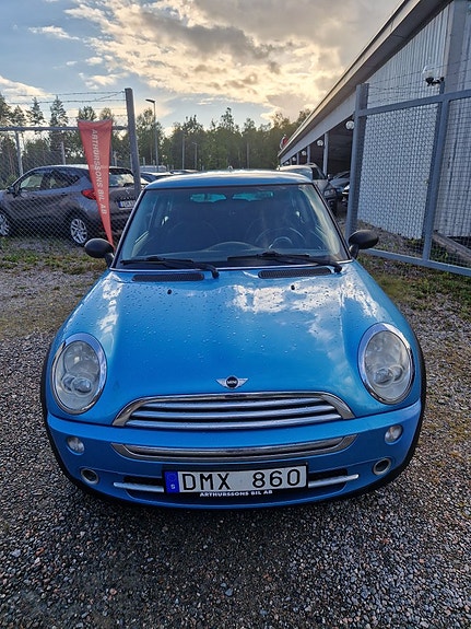 MINI One 2 of 8