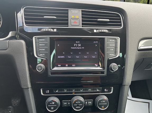 Volkswagen Golf VII 15 of 24