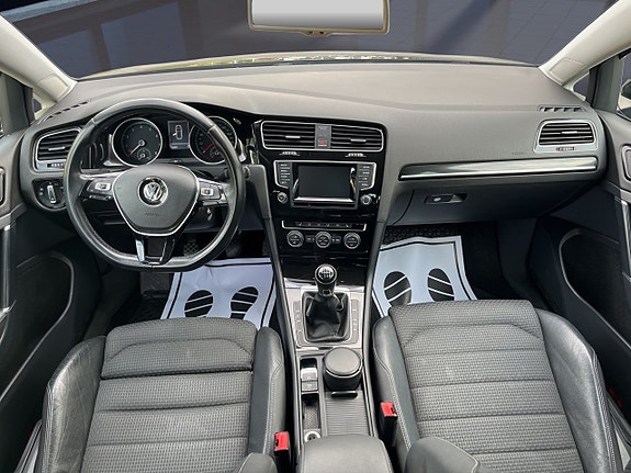 Volkswagen Golf VII 13 of 24