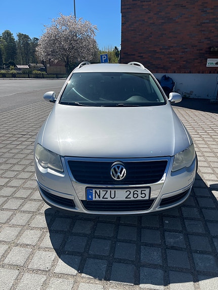 Volkswagen Passat 2 of 4