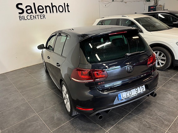 Volkswagen Golf VI 14 of 23