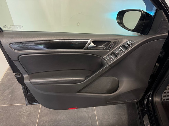 Volkswagen Golf VI 12 of 23
