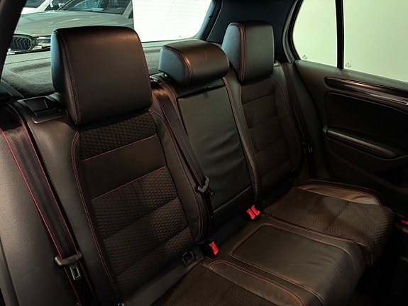 Volkswagen Golf VI 17 of 23