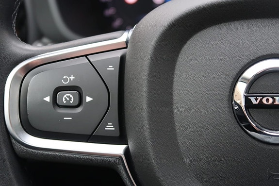 Volvo XC60 11 of 21